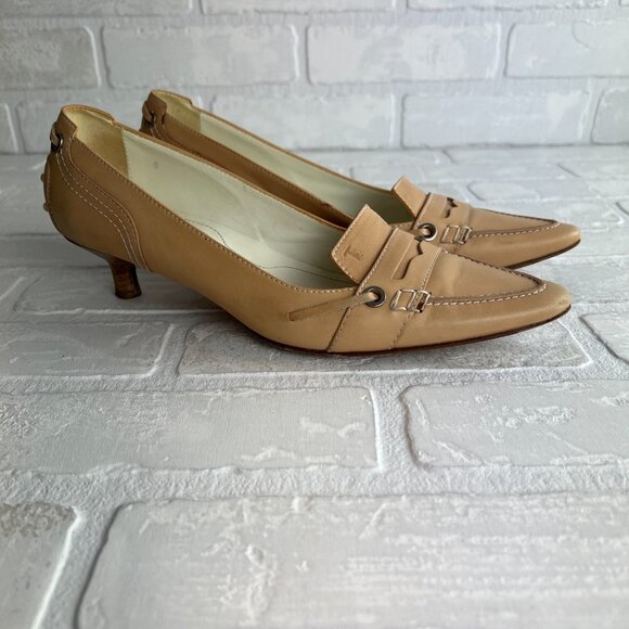 Tod’s Kitten‎ Heels Womens 8 Beige Leather Silver Grommet Low Pumps Pointed Toe - Picture 1 of 16